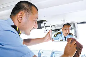 首都公交礼让带头，打造文明流动风景图片