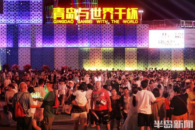 夏夜人潮涌，在这里啤酒与星光同醉