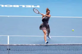 年轻不怕“交学费”！郑钦文止步澳网次轮，失利后要学会成长图片