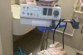 12306回应孕妇被行李箱砸中致早产：工作人员正在处理图片