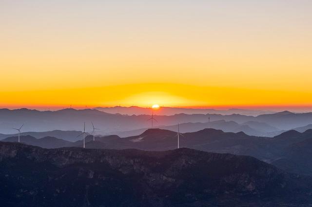富源：雾起穹苍 林峦熹微