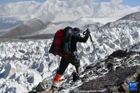 登山——挑战，为登峰图片