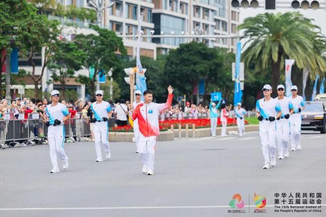 人人人！今天，这里挤满围观市民，现场令人振奋！网友：果然很深圳