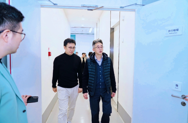 张菊芳、吴文育教授带队莅临疤愈医疗-陕西附大医院深入交流