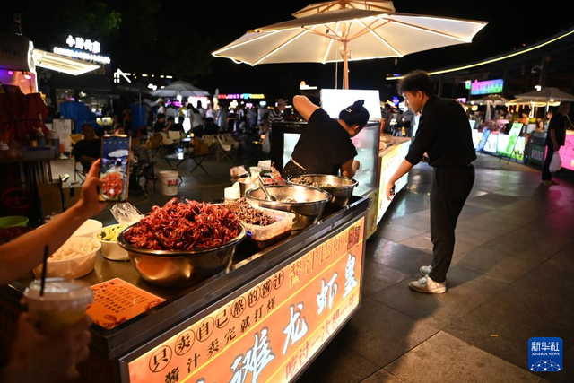 活力中国调研行丨福建泉州：夜经济点亮“滨海浪漫线”