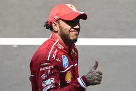 不愧是“上赛之王”！汉密尔顿冲刺赛夺冠图片