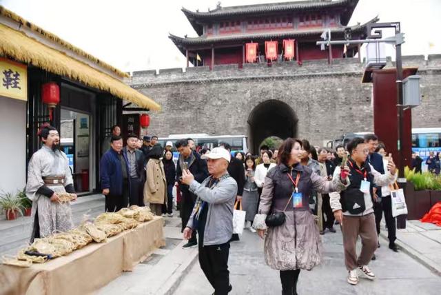 三国影视城正式揭牌 “荆声有你”志愿者NPC“活”现三国