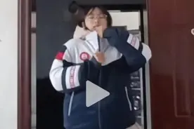 天这么冷，校服外穿or内穿？图片