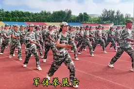 青春不惧骄阳，磨砺铸就成长！平度九中举行2024级新生军训夏令营图片