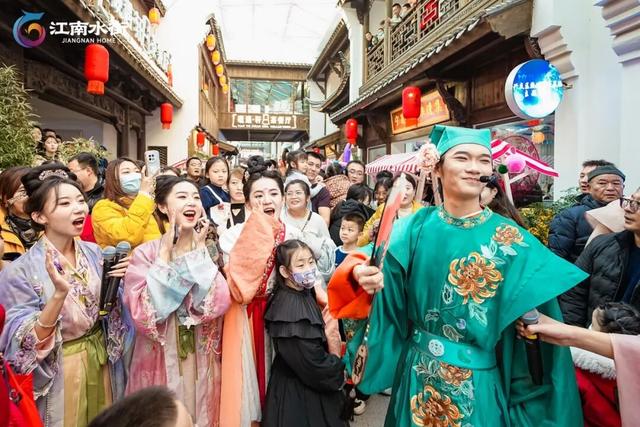 从“一次性打卡”到“反复回访”：江南水街的长尾吸引力在哪里？