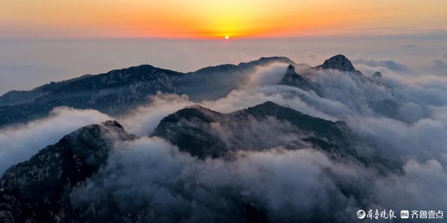 临沂蒙山现日出云海，如人间仙境
