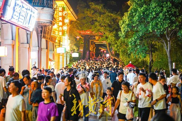 越“晚”越精彩，枣庄台儿庄古城点亮文旅新“夜”态