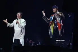 成龙惊喜助阵周杰伦演唱会！合唱《听妈妈的话》图片