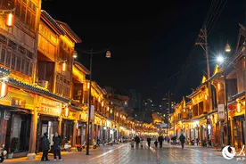 云南广南：古城新韵 夜色美如画图片