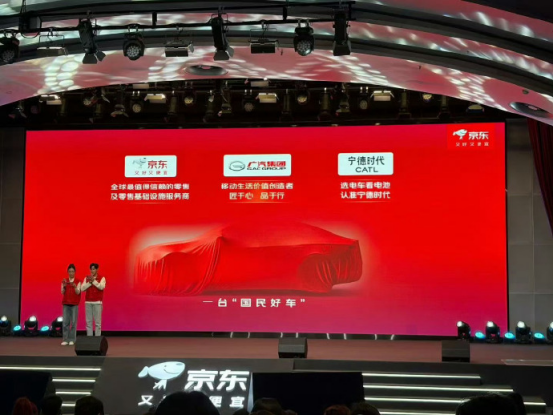 10万！京东新车震惊行业，刘强东这招太狠了