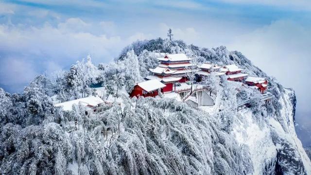 秋冬游资源！雾凇染丹霞，油茶暖红韵，这趟桂北秘境之旅很治愈