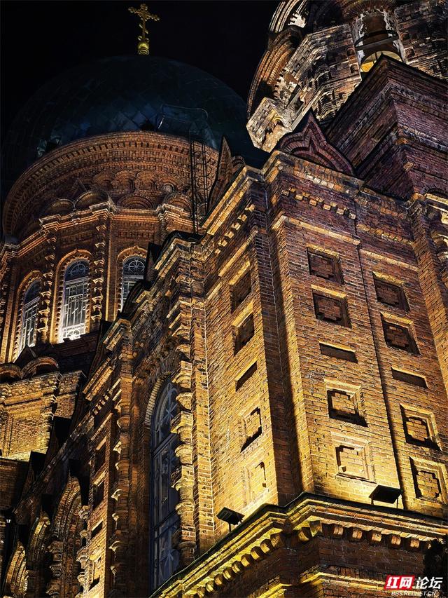 岁暖时刻丨冰城夜未眠：哈尔滨的浪漫从夜晚开始