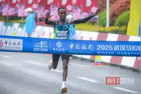 汉马男子全马冠军内格沃：这是我来中国拿到的第一个冠军图片