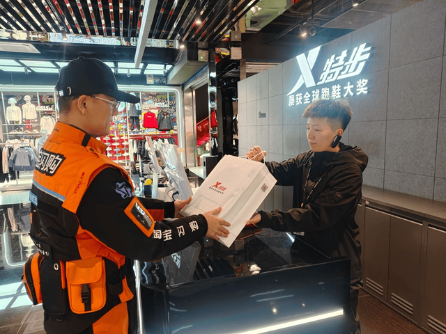 特步天猫旗舰店接入淘宝闪购，全国2500家直营门店商品分分钟送到家