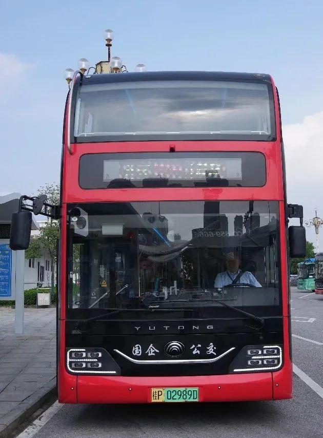 公主王子请上车！一起乘坐双层观光巴士解锁防城港边海风光~