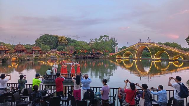 上海旅游节吹来“喀什风”，让市民游客随处偶遇并“种草”