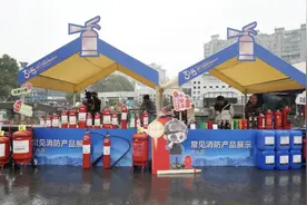 外骨骼机器人、锂电池灭火剂，“黑科技”亮相浙江消防产品宣传活动现场图片