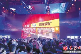 鸣鸣很忙3.0店型与品牌升级正式发布，传递出“高质价比+高效运营”的发展方向图片