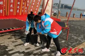中国石油滨州公司携手红十字萤光公益组织开展“巾帼绽芳华，绿行护家园”公益捡垃圾健步走活动图片
