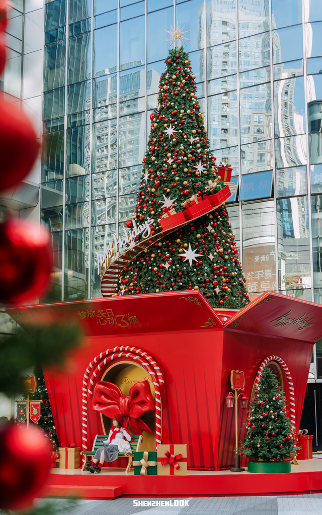 下暴雪的「圣诞小镇」开了！12米泡泡玛特圣诞树亮灯