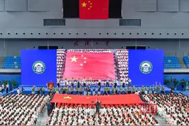 武大校长寄语七千余名本科新生：在最美大学读书，为最美人生拼搏图片