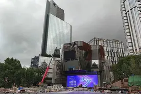中秋国庆，来世纪广场看“珍珠贝母画卷”丨中秋前的南京路①图片