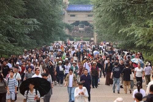 国庆黄金周首日  中山陵迎来客流高峰