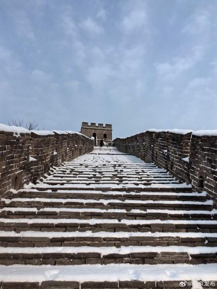 怀柔一夜落雪，山河尽披银纱