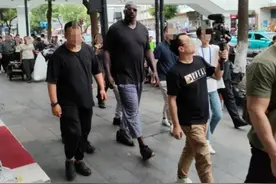 奥尼尔也来逛杭州四季青了！网友：有他的尺码吗？图片