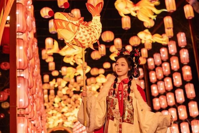 大唐芙蓉园6大打卡机位速收藏，“长安灯会”美美出片！