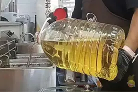 还记得这位胖哥吗？女儿离世后，他把善款都退了图片