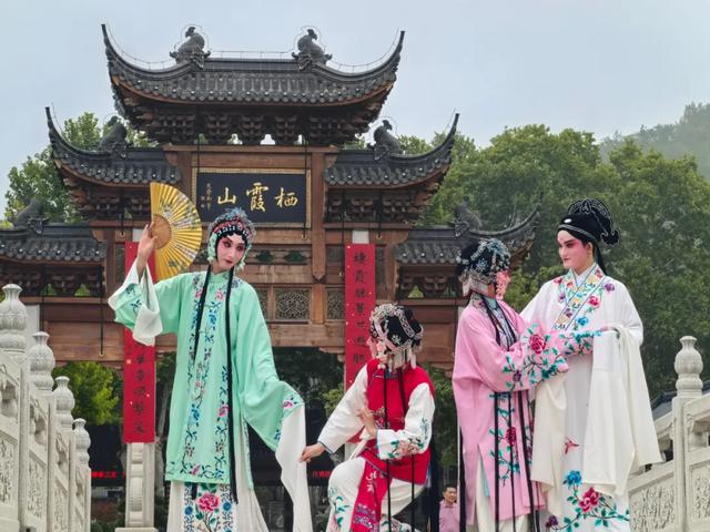 周六冲栖霞山！赏红叶+听昆曲，秋日浪漫加倍~