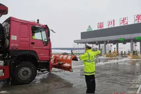 九座以上客车和危化品运输车限行！图片