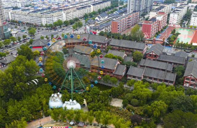 漯河神州鸟园：现代游乐与仿古建筑交织的城市新景