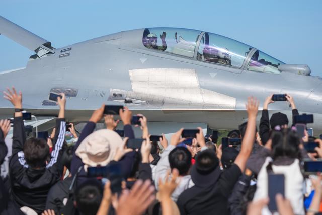 人民空军，生日快乐！