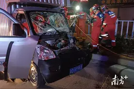 两货车相撞一司机被困，汕头消防火速救援图片