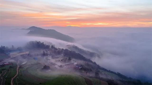 日出云海齐上阵！冬日的楚雄，美成了仙境