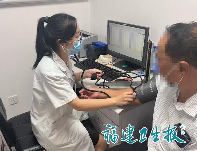 女白领反复头晕确诊高血压