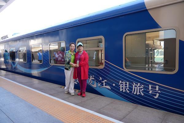 黑龙江开行首趟“悠享龙江·银旅号”适老化港澳方向旅游列车