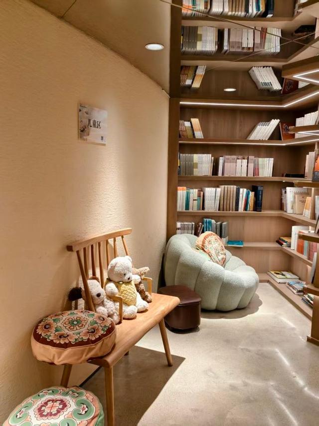 在杭州街头C位出道！最近这几个地方有点热闹，你去打卡了吗