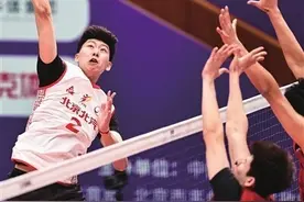 北京男排赢得“青春对决”图片