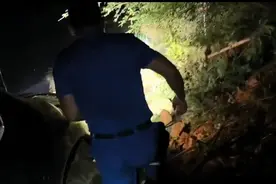 平江三男子洪水中托举孕妇三个多小时直至被救，救援队：被感动了图片