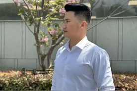 上海又现跳河救人，这次是一位物业小哥图片
