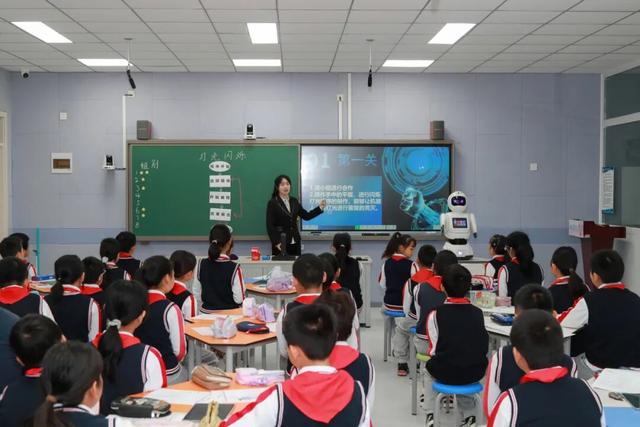 AI重构“育人为本”新课堂！海淀积极探索数字化教育新路径