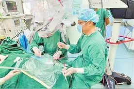 双城周刊|十名重庆医学博士在华蓥创多个“第一”图片